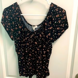 Super cute floral top never worn!! Runs small